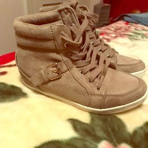 Grey call it spring tennis shoes!! 7